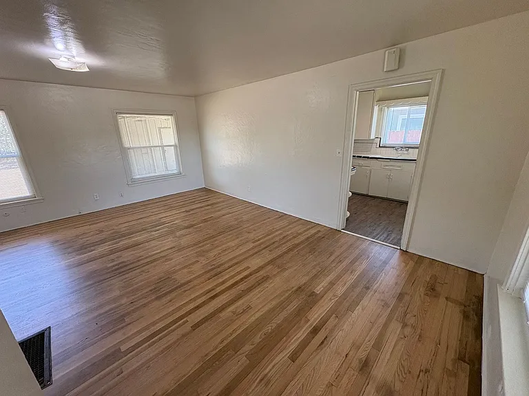 1216 N Conyer St — Photo 17