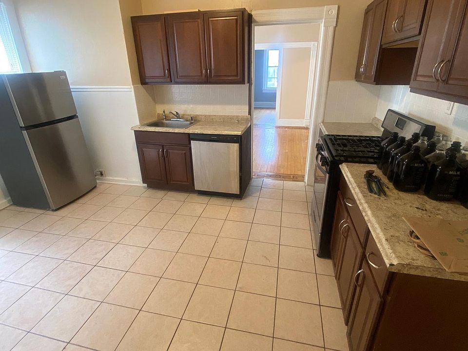 1st image of 1718 N Astor St #1718