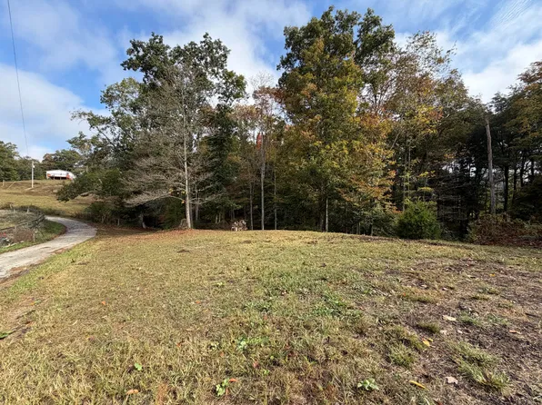 189 King Cemtery Rd, Irvine, KY 40336