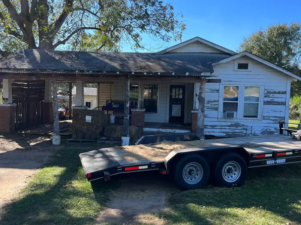 221 N Texas Ave, Bloomburg, TX 75556
