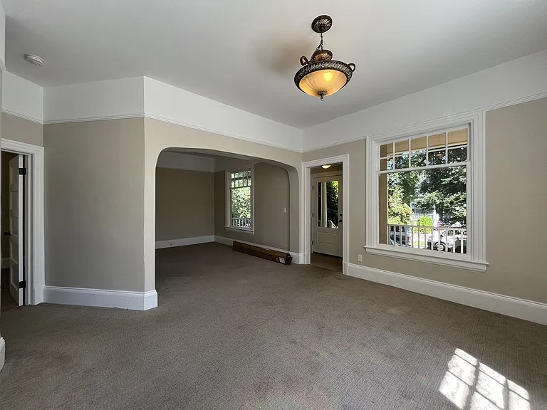 2850 NE Davis St — Photo 18