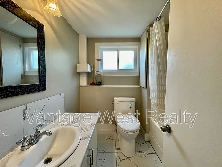 315B Prior Rd S — Photo 8