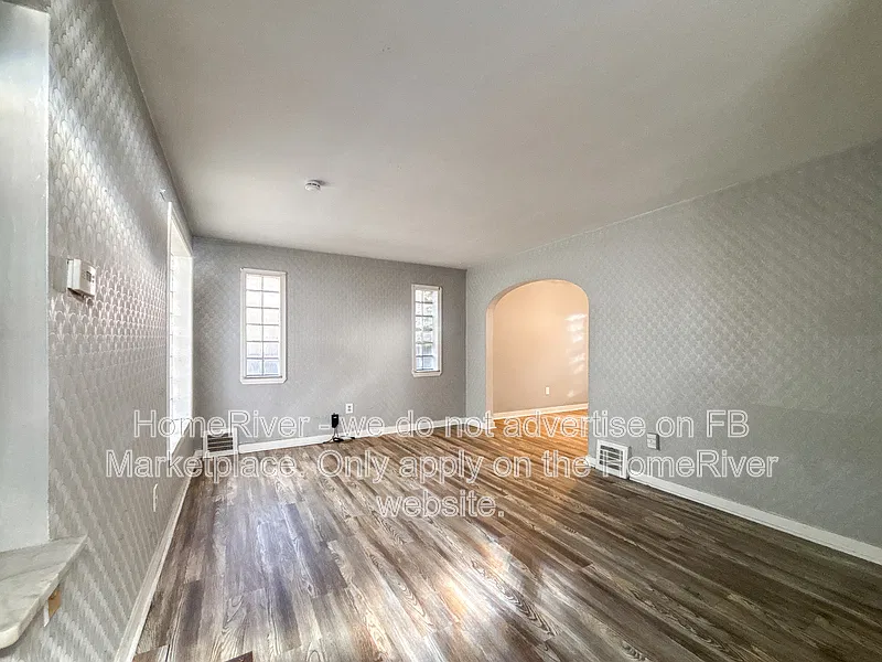 2 bed, 1.0 bath, 1032 sqft, $1,305 — Photo 1