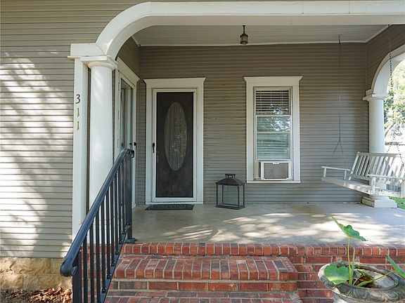 3rd image of 311 W Ash St