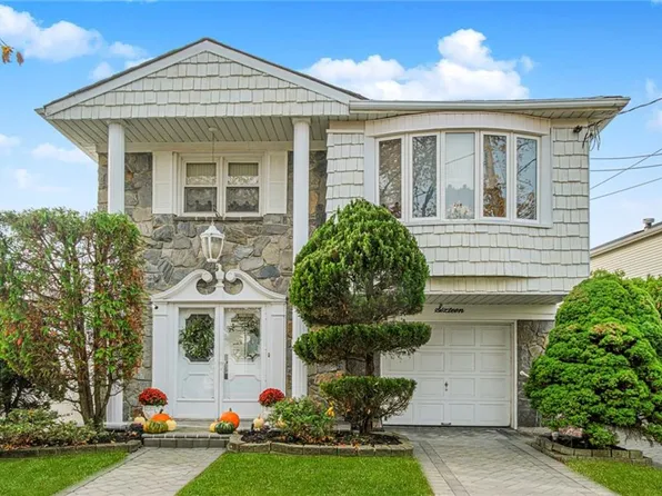 16 Bowling Green Pl, Staten Island, NY 10314