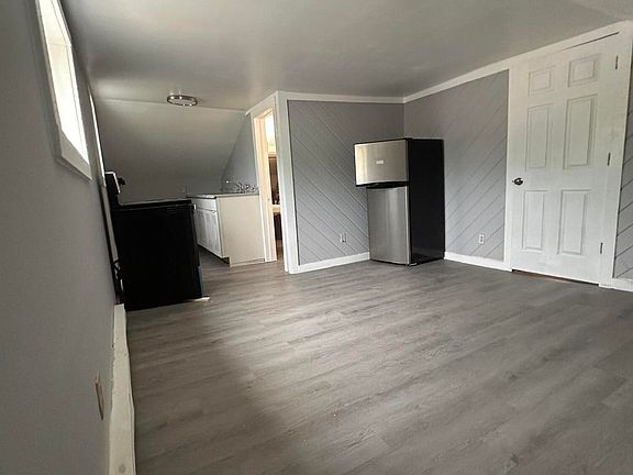3rd image of 3033-3035 Main St #4
