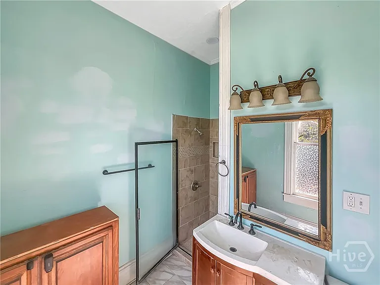 206 W 39th St — Photo 20