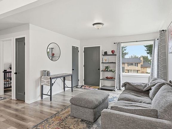 4th image of 3220 E 19th Ave