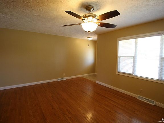 3rd image of 2828 Ray Ave