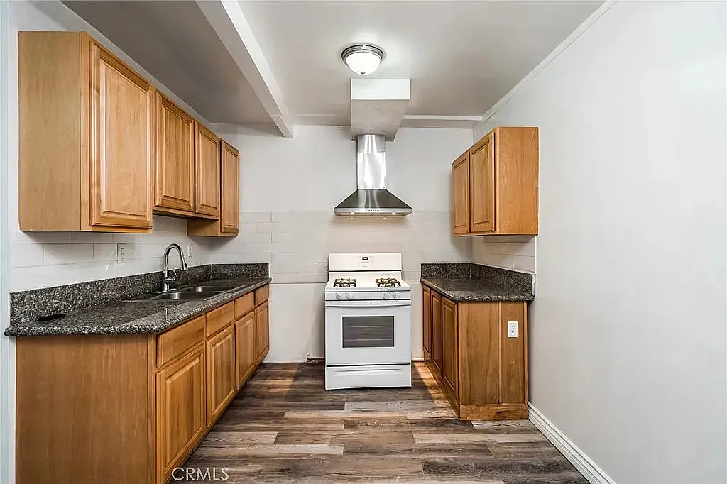 2 bed, 500 sqft, $2,200 — Photo 2