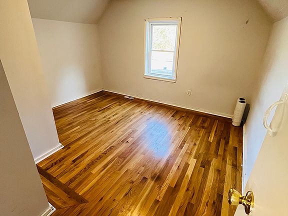 4th image of 734 Washington Ave