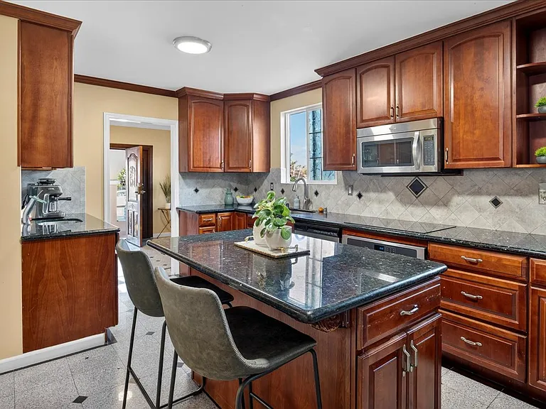 139 Grove Way #A — Photo 24