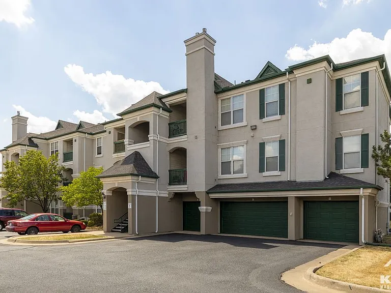 La Crosse Apartments — Photo 10