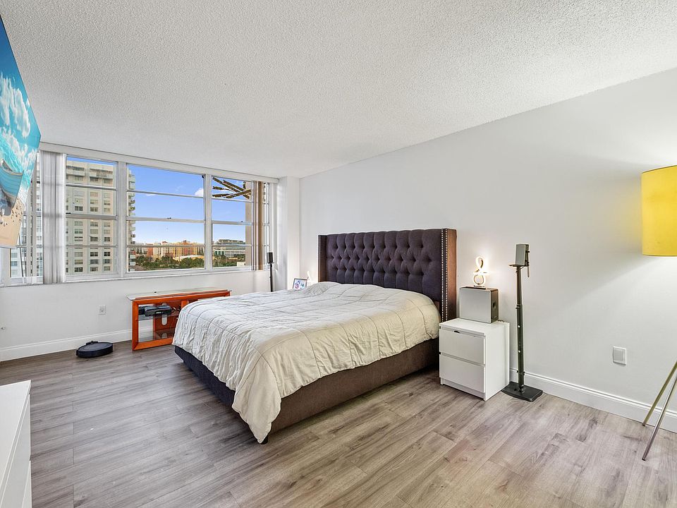 2nd image of 18081 Biscayne Blvd APT 1101