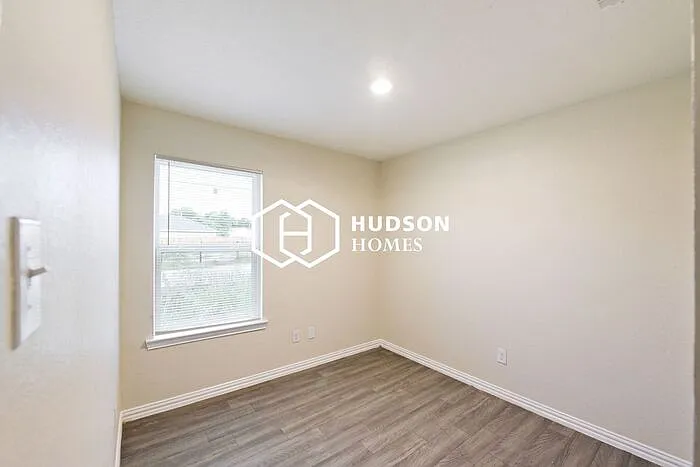 403 Armstrong St — Photo 8