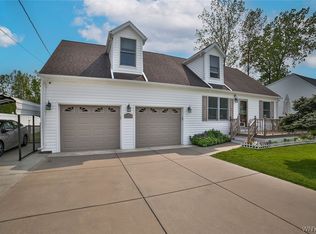 6242 Bartz Rd, Lockport, NY 14094