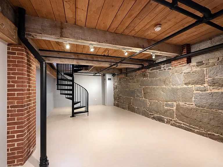 172 Middle St #108 — Photo 5