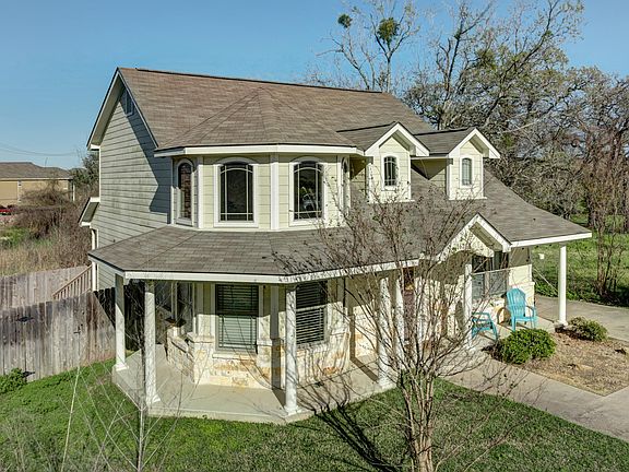 2nd image of 1625A Park Pl