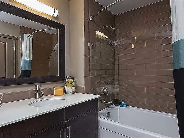 1302 E Riverside Dr #C203 — Photo 4