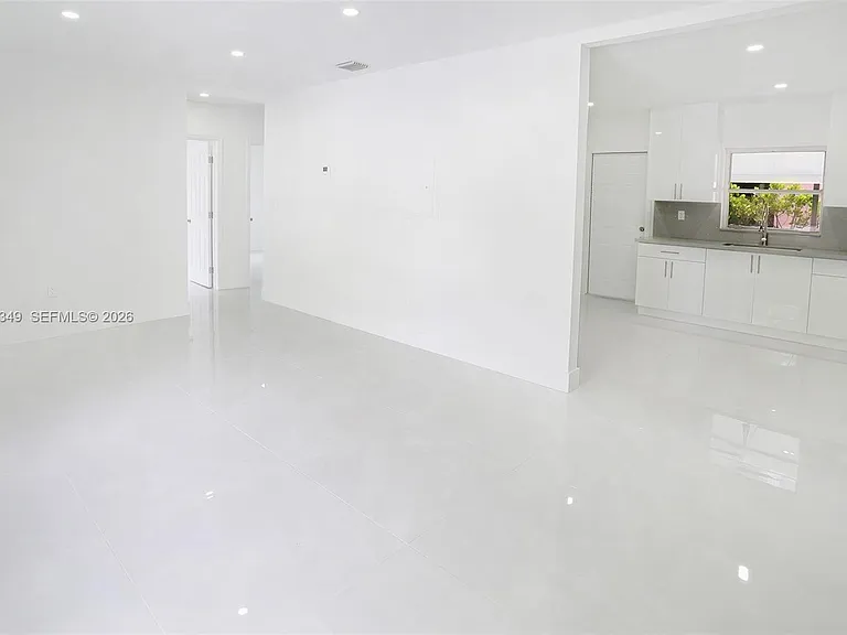 995 SW 14th Ave #995 — Photo 4