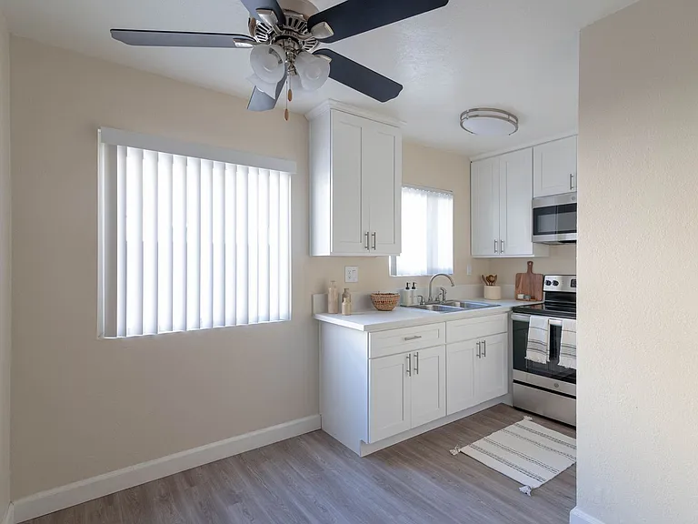 Linden Court Apartments — Photo 36