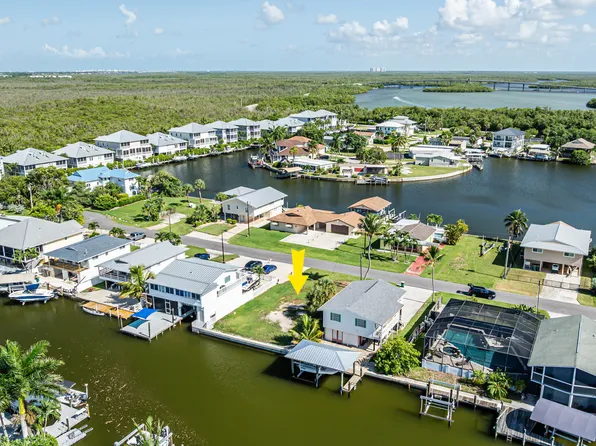 574 Coconut Ave, Goodland, FL 34140