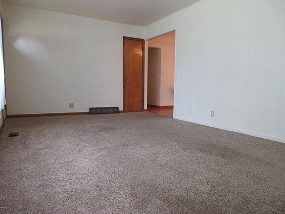 3rd image of 35747 Margurite Ln