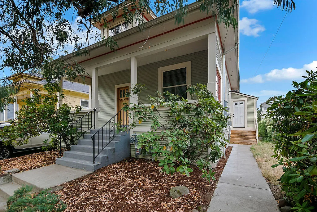 2 bed, 800 sqft, $2,500 — Photo 1