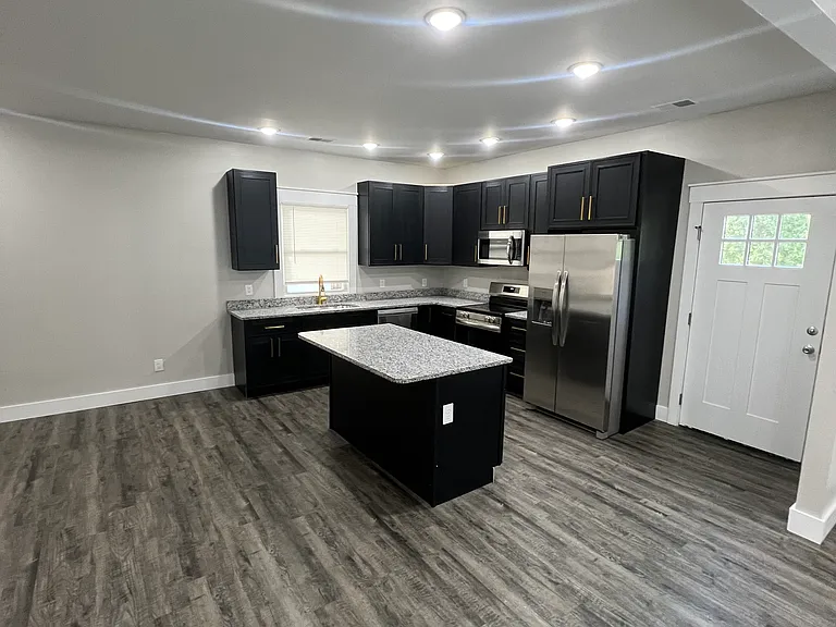 212 W Mill St — Photo 8