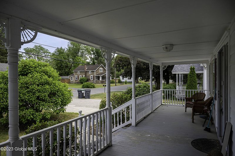 4th image of 11 Dewey Ave Avenue