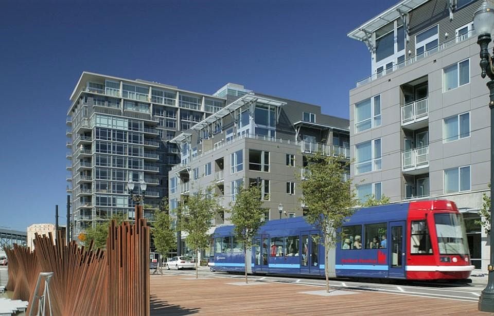 Lexis at the Park - Nextdoor to Tanner Springs Park with easy access to Portland Streetcars