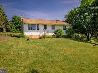 95 Ealer Hill Rd, Kintnersville, PA 18930