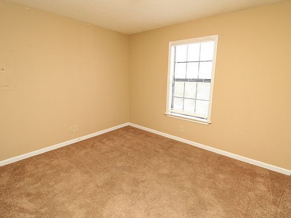 5th image of 704 Peachers Dr #G