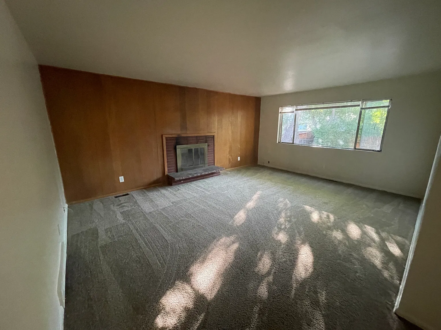 7 bed, 2408 sqft, $8,000 — Photo 2