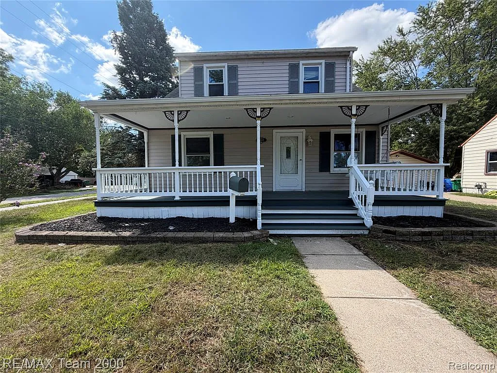 4 bed, 1.0 bath, 1200 sqft, $1,725 — Photo 2