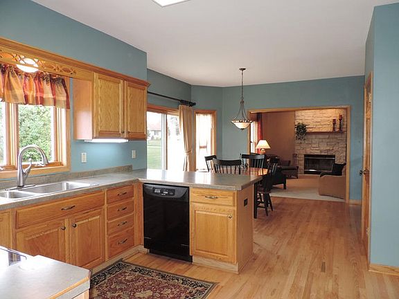 4th image of 443 Majeskie Dr