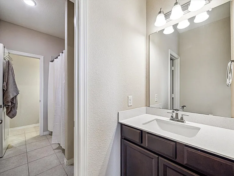 1911 Donna Temple Ct — Photo 21