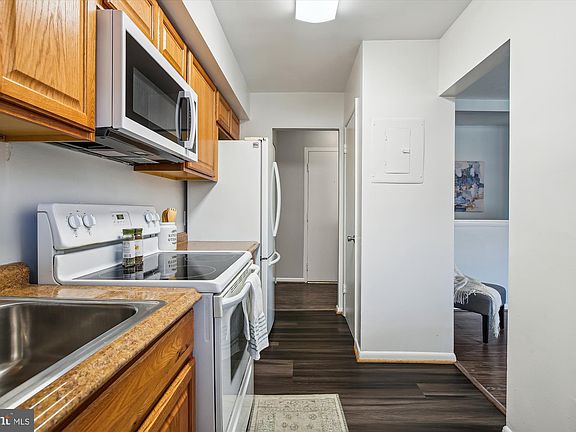 5th image of 3314 S 28th St APT 302