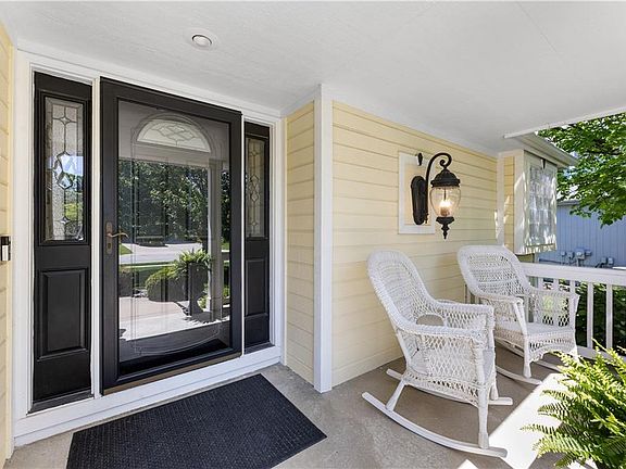 3rd image of 500 Bayview Dr