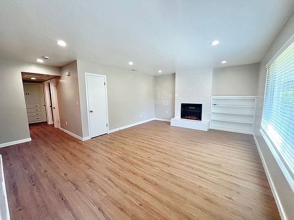 2nd image of 580 Sandburg Dr