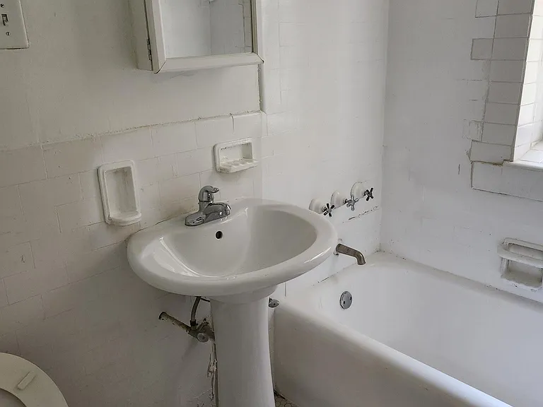 studio bathroom