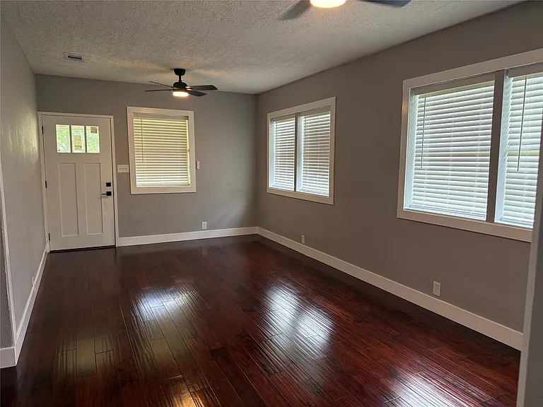 8926 Courtney Dr — Photo 8