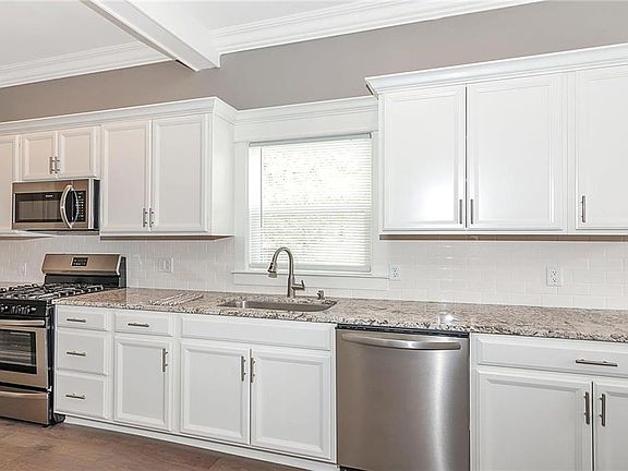 3rd image of 3137 N Park Ave