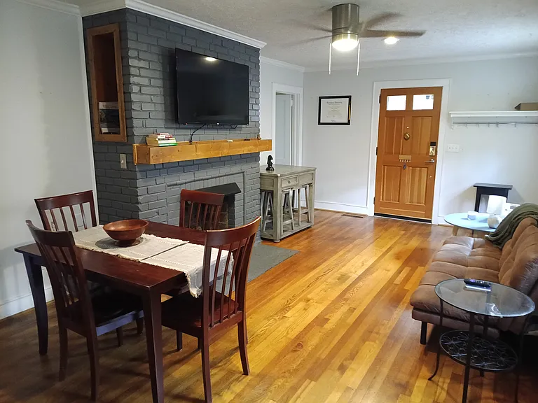 108 Hawthorne Ln — Photo 11