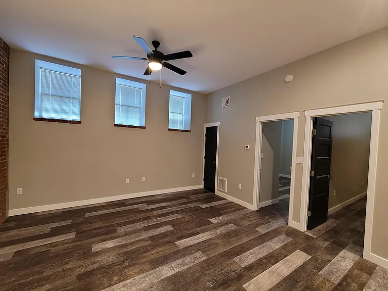 125 Henrietta St — Photo 33