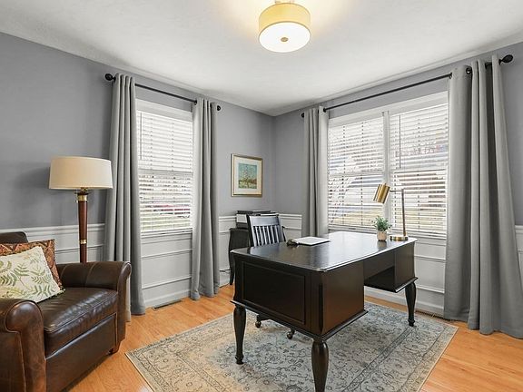 4th image of 52 White Oak Way