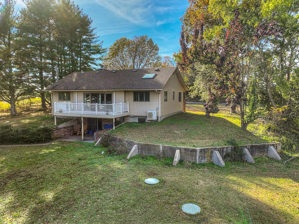 8449 Goldfinch Road, Neosho, MO 64850 | Zillow