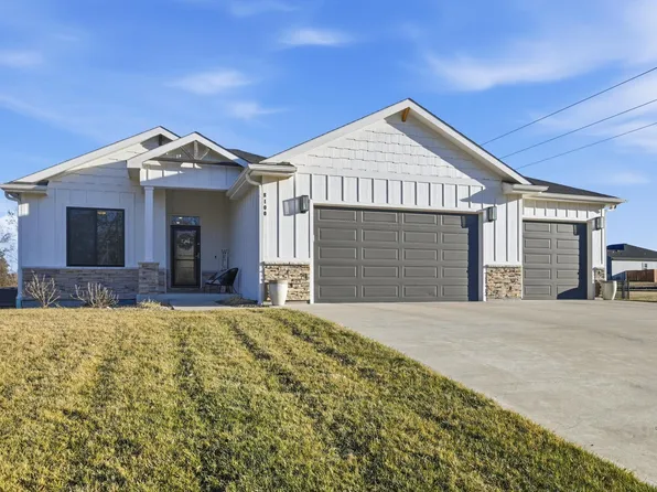 8100 SW 27th St, Topeka, KS 66614