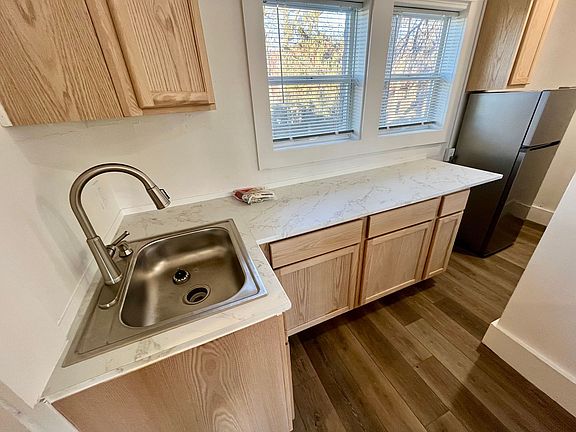 5th image of 226 S Lucas St #4