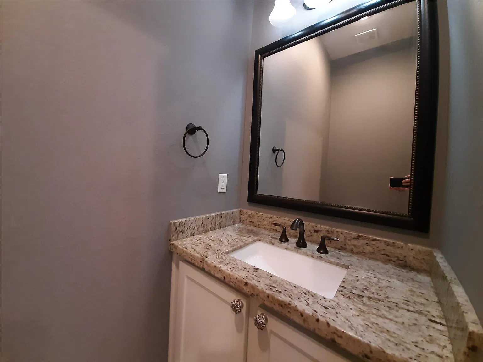 4 bed, 2.5 bath, 2164 sqft, $3,300 — Photo 4